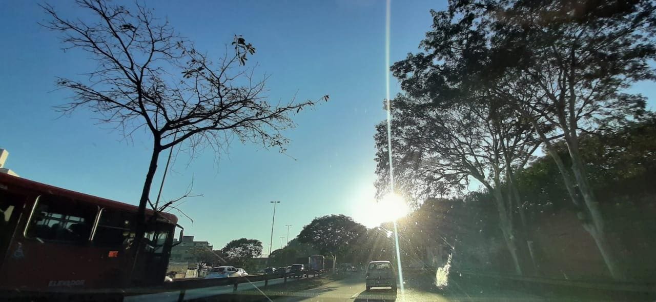 Segunda-feira (9) de céu claro em Belo Horizonte e também em toda Minas Gerais