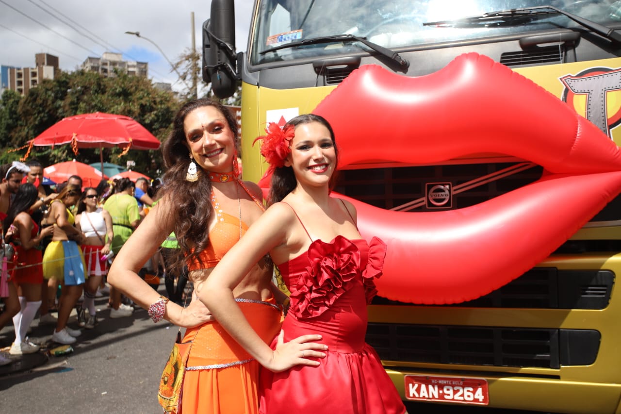 Maria Sabrina, filha do Wando, e Renata Lana, viúva do cantor 