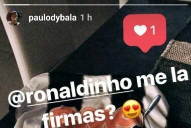 Dybala chegou pedir autografo para Ronaldinho em sua conta no Instagram