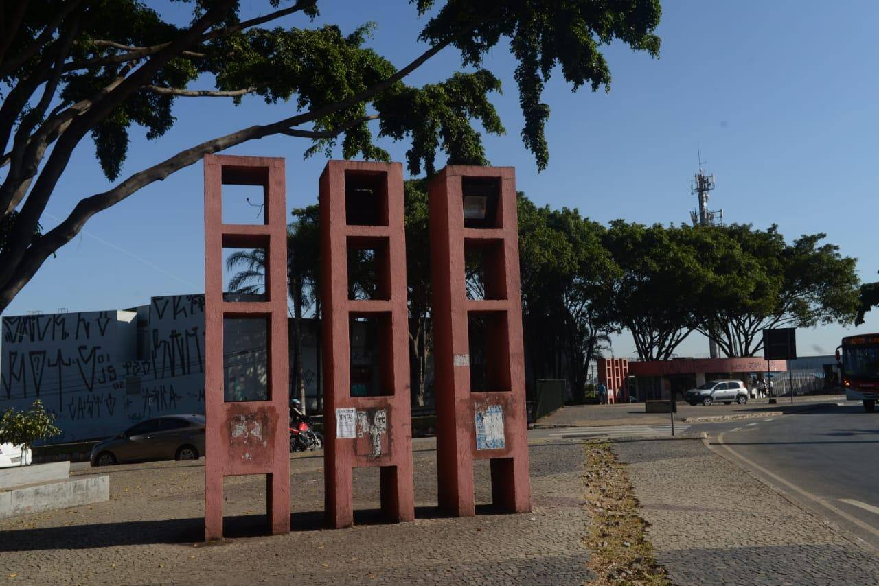 Céu claro a parcialmente nublado em Contagem