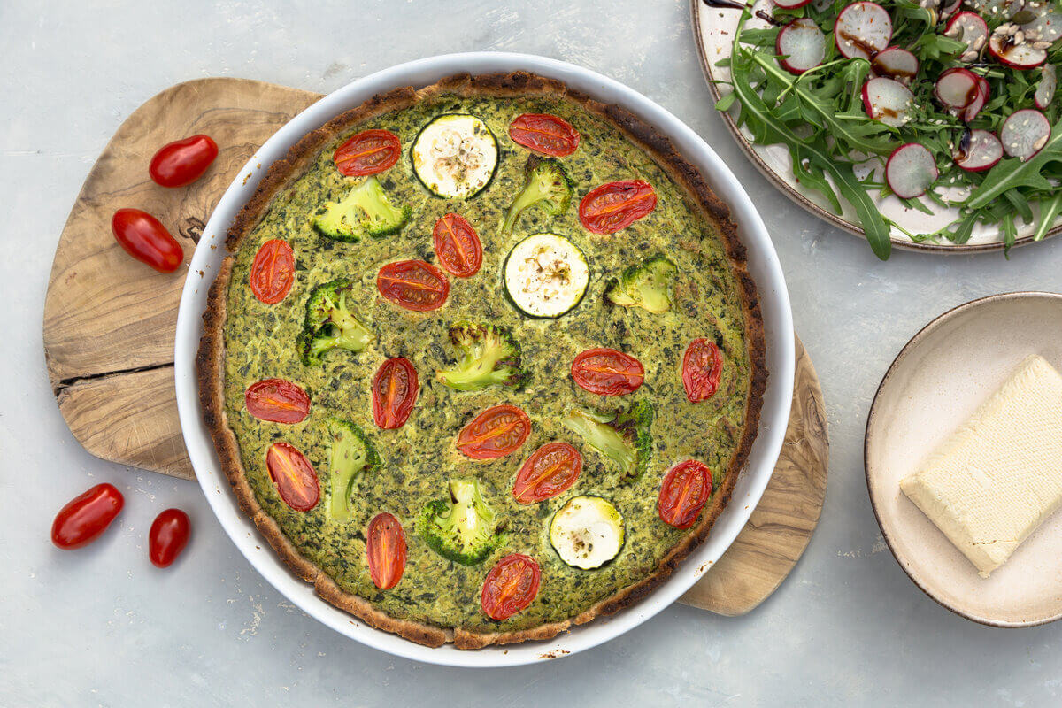 Quiche de tofu com brócolis