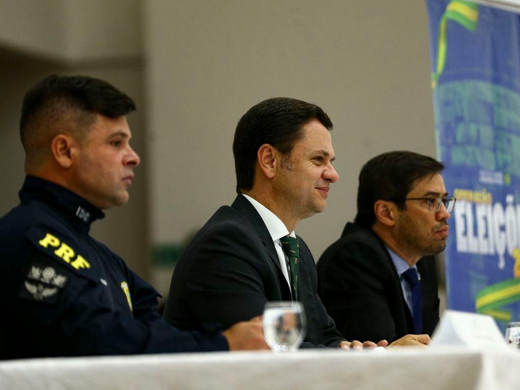 O diretor-geral da PRF, Silvinei Vasques, o ministro da Justiça e Segurança Pública, Anderson Torres, e o diretor-geral da PF, Márcio Nunes, durante entrevista coletiva sobre a Operação Eleições 2022 no segundo turno