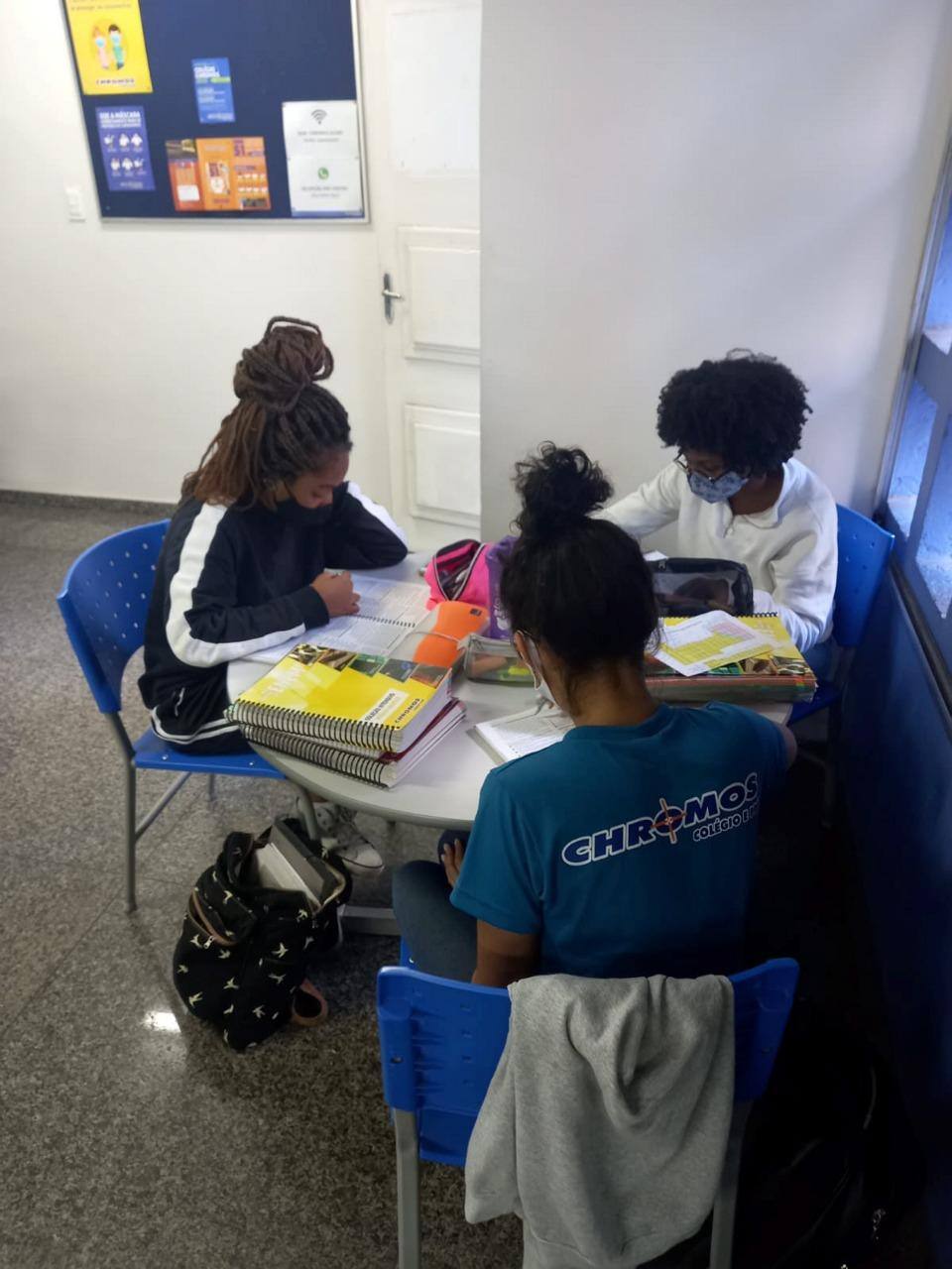 Alunos aproveitam os últimos dias antes do Exame Nacional do Ensino Médio (Enem) para revisar conteúdos e se preparar para os dois domingos de provas; a redação é o que mais preocupa a maioria dos estudantes