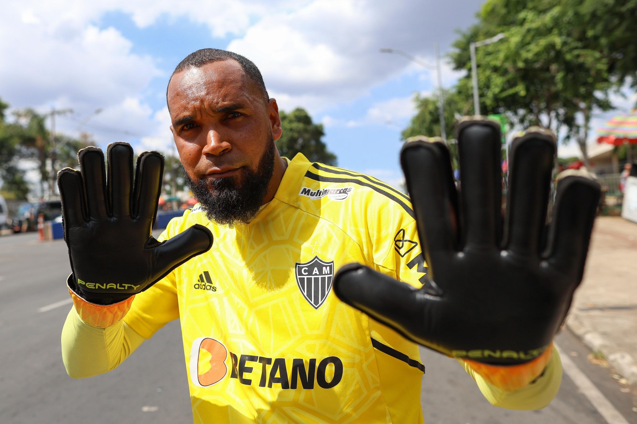 Sósia do goleiro Everson no Mineirão para a final do Mineiro entre América e Atlético 