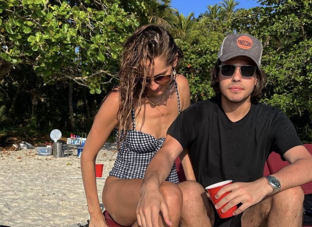 Filho de Faustão posa com modelo 16 anos mais velha e amigos especulam affair