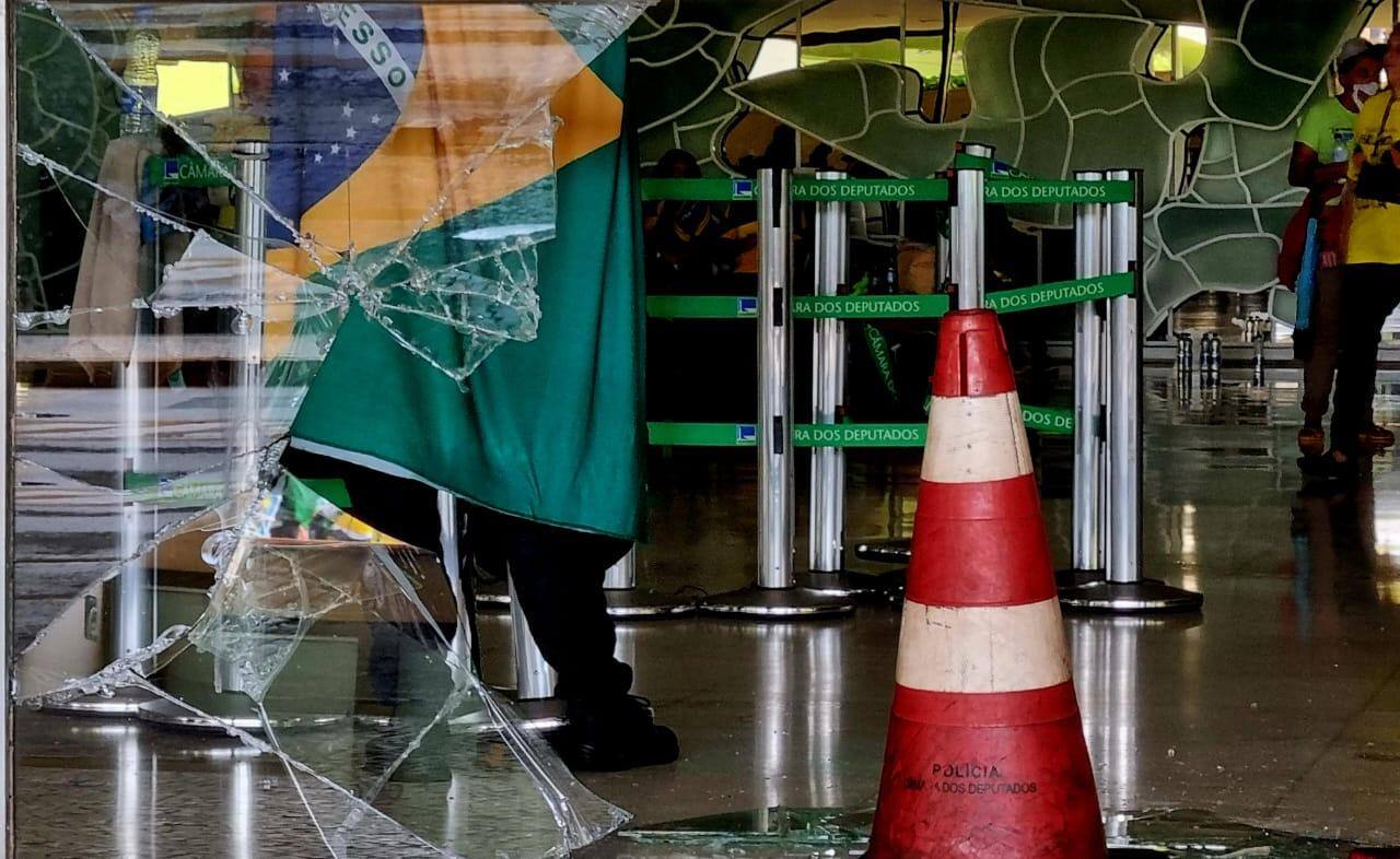 Invasões em Brasília são marcadas por violência e agressões à imprensa