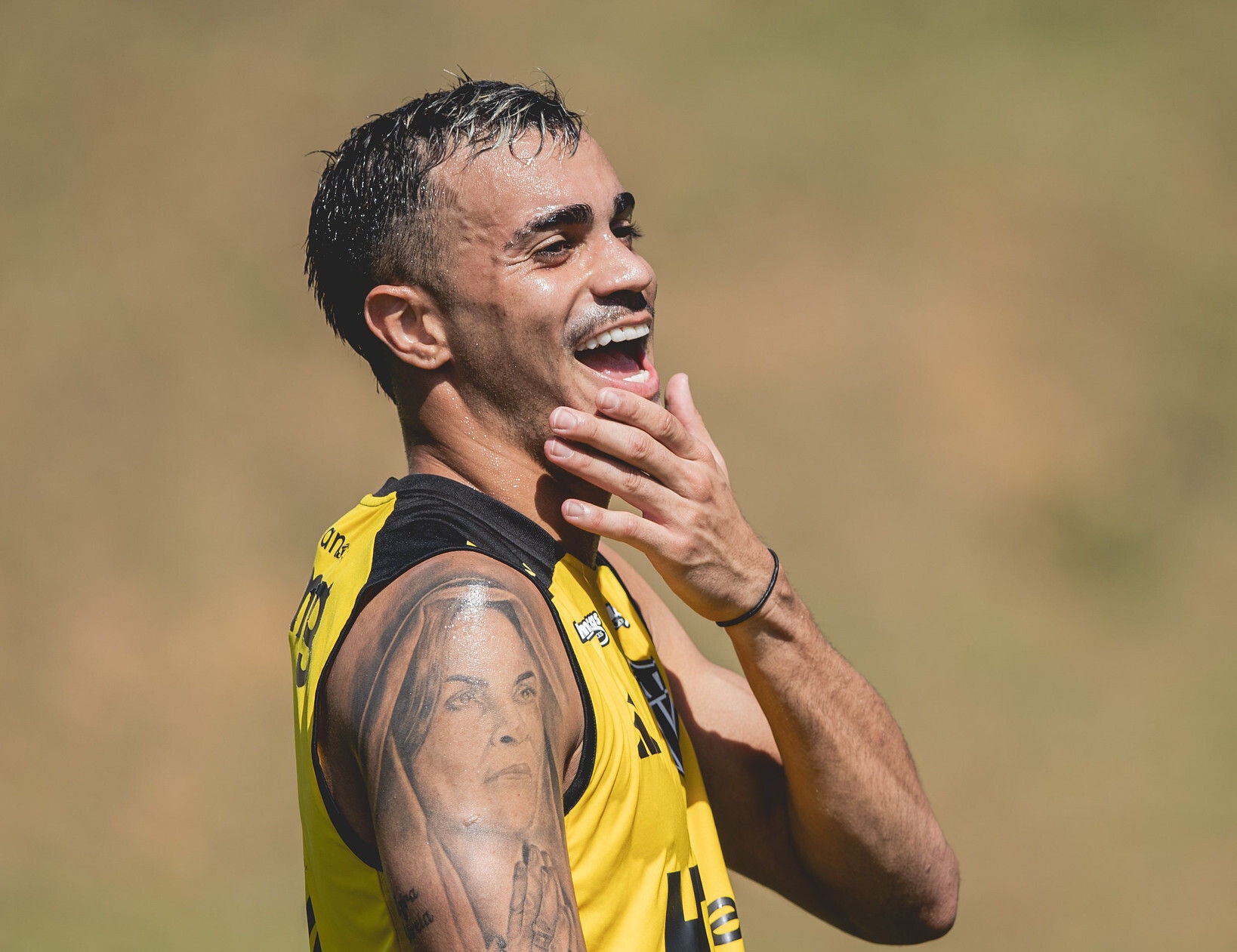 Meio-campista, cria no Flamengo, reencontrará com Arana e Menino no Galo