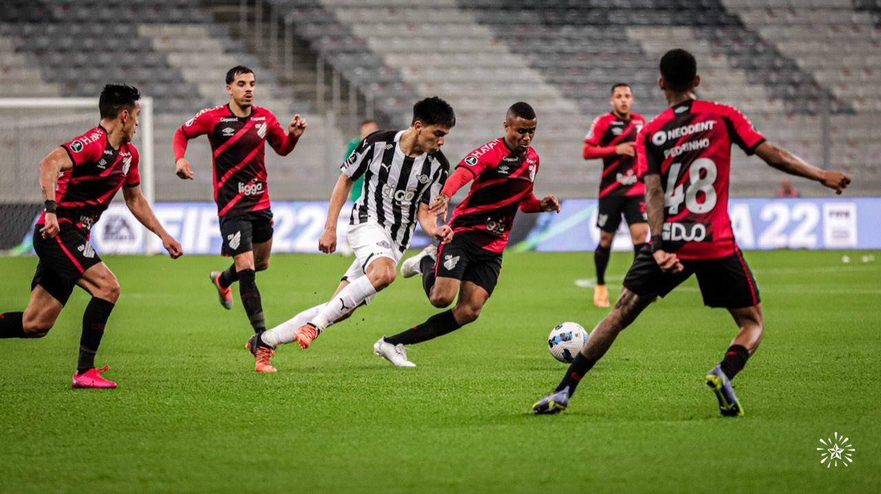 Com a derrota em Curitiba, o Libertad precisa de um triunfo por dois gols de diferença para conquistar a vaga à próxima fase da Conmebol Libertadores