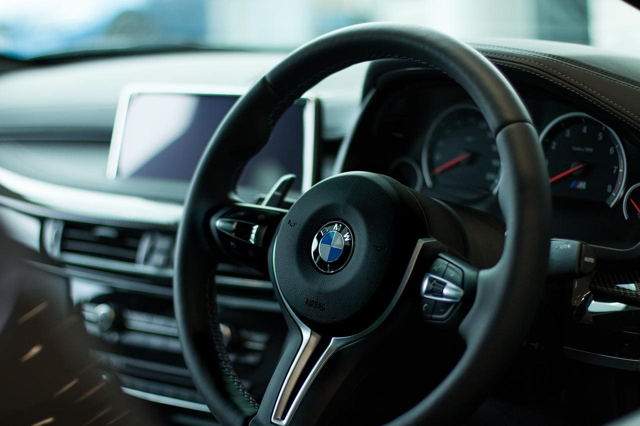 Imagem ilustrativa do interior de uma BMW