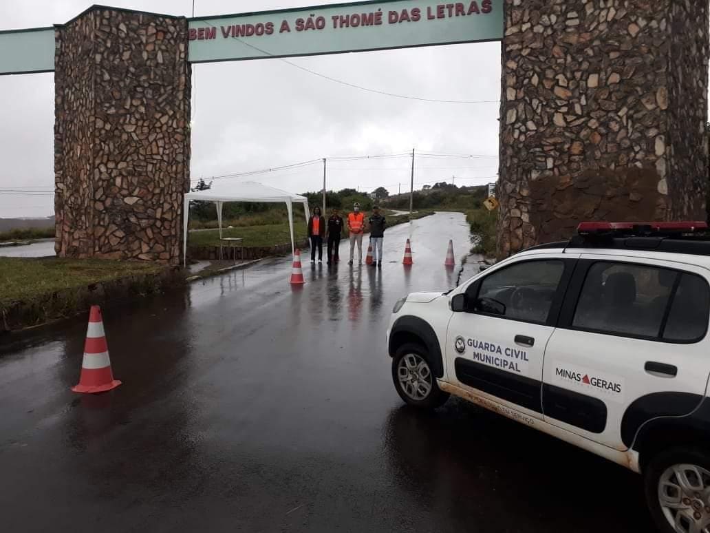 Entrada de São Thomé das Letras é fiscalizada por guardas 24 horas por dia