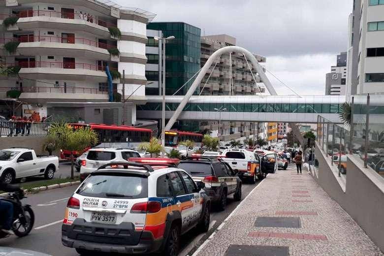 Troca de tiros entre os policiais civis aconteceu no estacionamento de um hospital de Juiz de Fora, na Zona da Mata Mineira