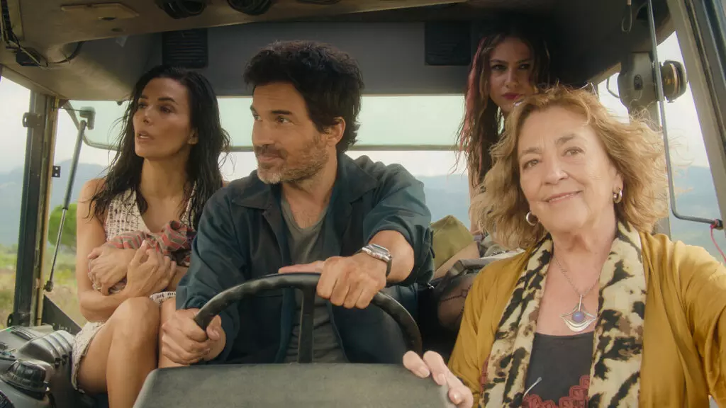 Carmen Maura, Eva Longoria, Santiago Cabrera e Victoria Bazúa - (Divulgação/AppleTV+)