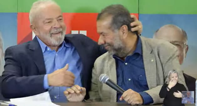 Na imagem, o ex-presidente Lula e o presidente nacional do PDT, Carlos Lupi