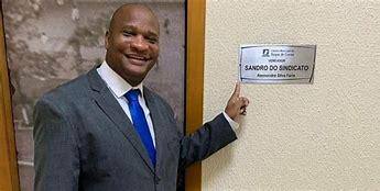 Sandro do Sindicato foi abordado enquanto dirigia sua van