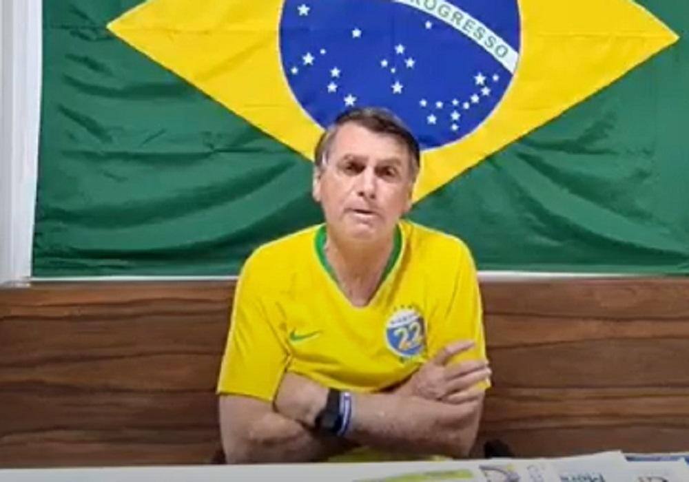 Presidente Jair Bolsonaro em transmissão nas redes sociais na noite desta quinta-feira (29)