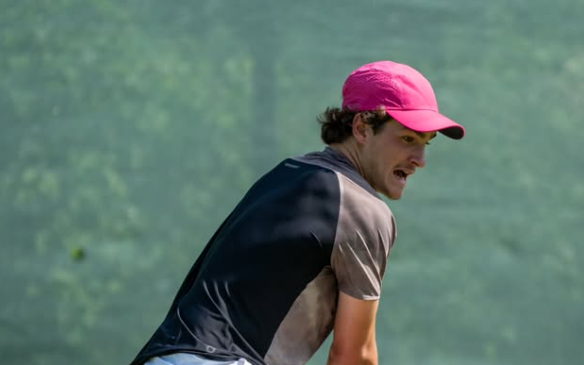 João Fonseca treina para a estreia do ATP de Halle, na Alemanha (Divulgação)