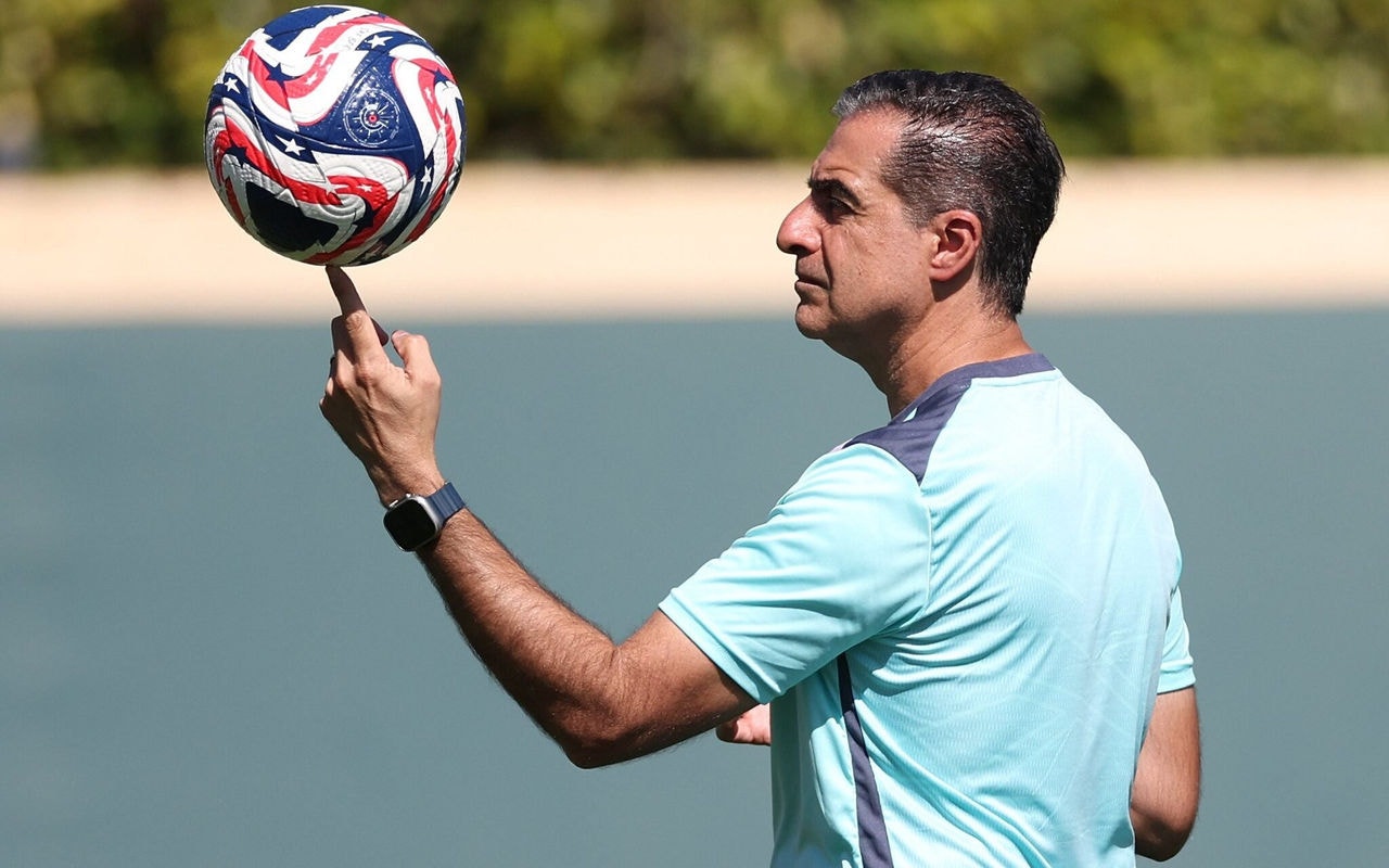 Técnico Renato Paiva vai alterar escalação do Botafogo para enfrentar o PSG (Foto: Vitor Silva/Botafogo)