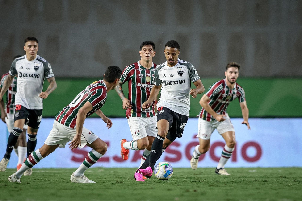 Zagueiro Rômulo apresentou boa saída de bola em sua estreia