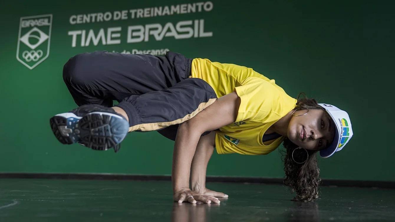 Estilo de dança urbana surgido na década de 1970 é marcado pela combinação de elementos musicais, acrobacias e atletismo