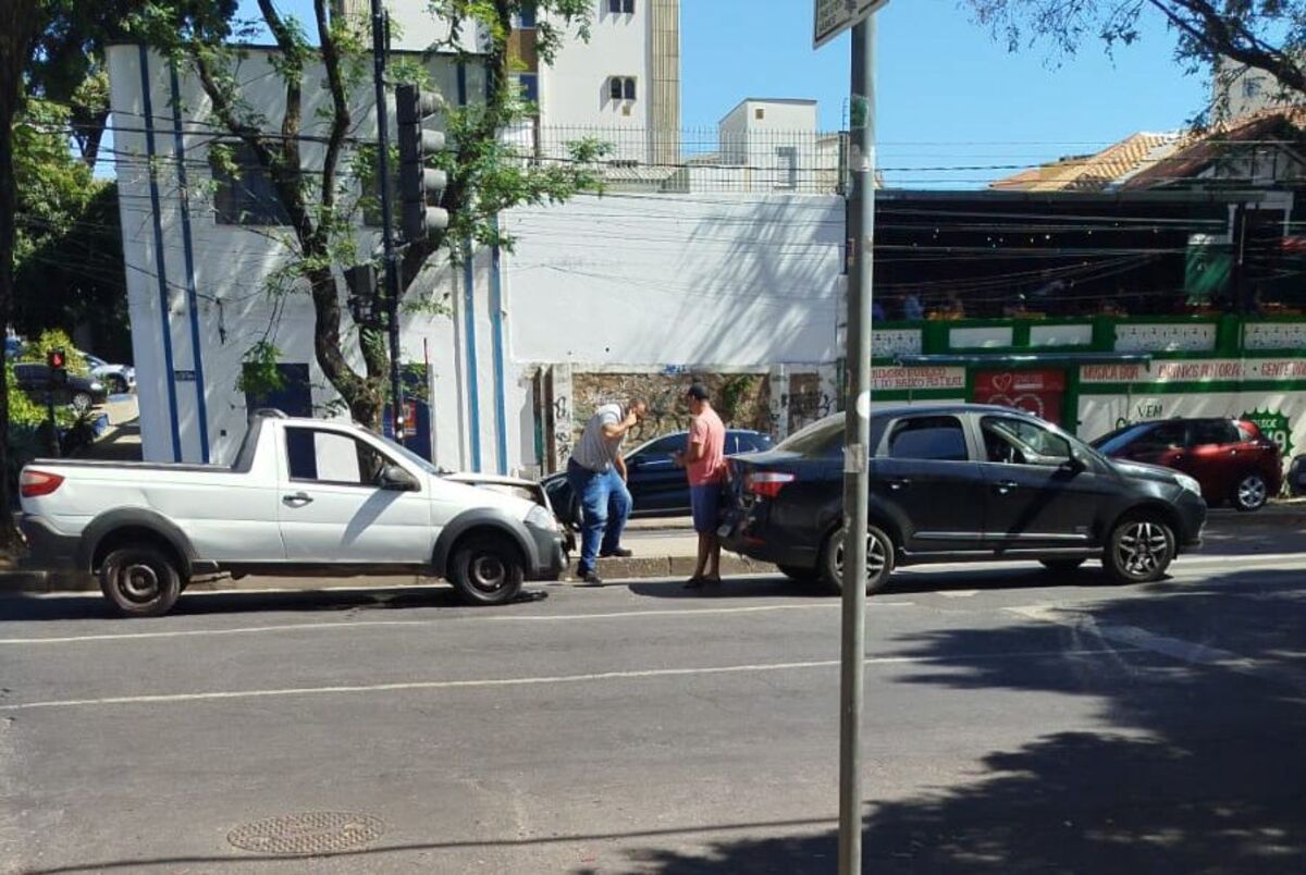 De acordo com o denunciante, as batidas tem se tornado frequentes desde a instalação do semafóro.