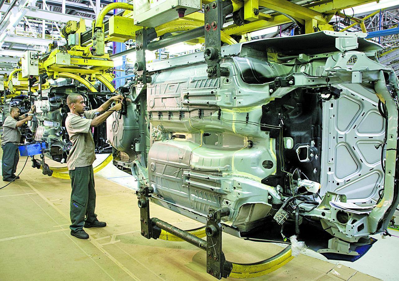 Produção industrial de veículos será interrompida até abril pelas montadoras