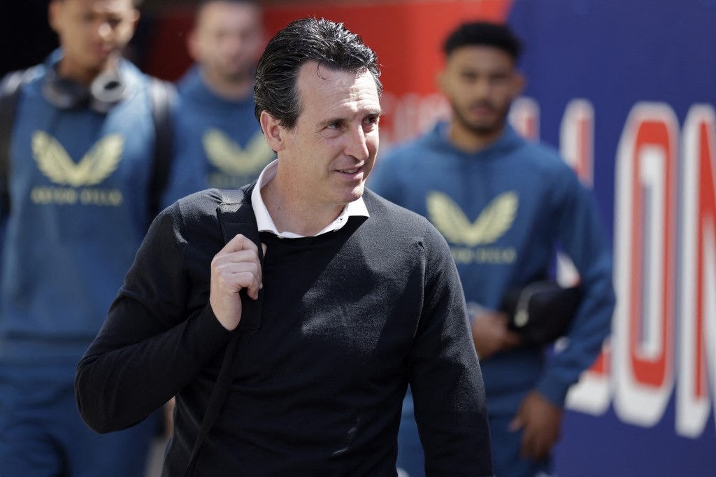Aston Villa's Spanish head coach Unai Emery arrives for the English Premier League football match between Crystal Palace and Aston Villa at Selhurst Park in south London on May 19, 2024. (Photo by Ian Kington / AFP) / RESTRICTED TO EDITORIAL USE. No use with unauthorized audio, video, data, fixture lists, club/league logos or 'live' services. Online in-match use limited to 120 images. An additional 40 images may be used in extra time. No video emulation. Social media in-match use limited to 120 images. An additional 40 images may be used in extra time. No use in betting publications, games or single club/league/player publications. / 
