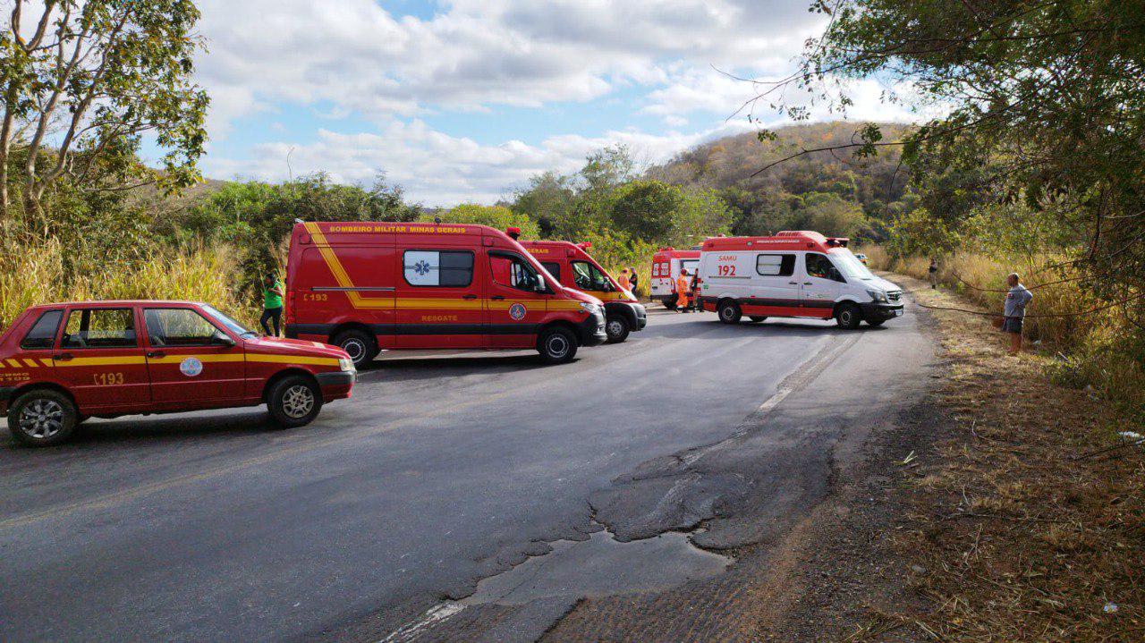 Acidente de ônibus ocorreu na BR-251, em Salinas