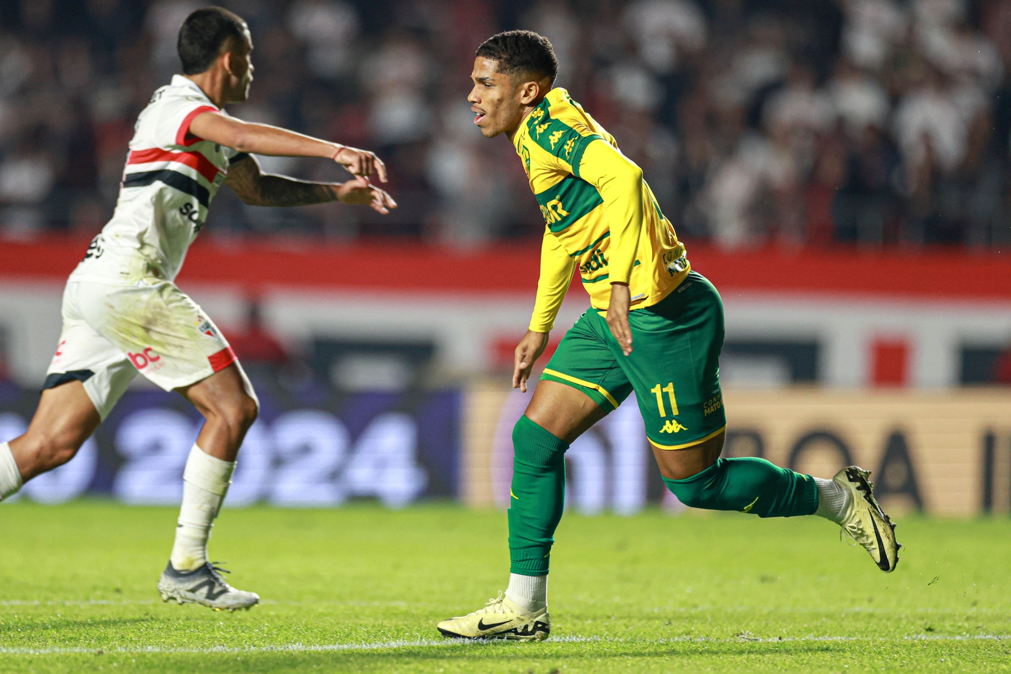 Eliel acertou um lindo chute para definir o marcador 