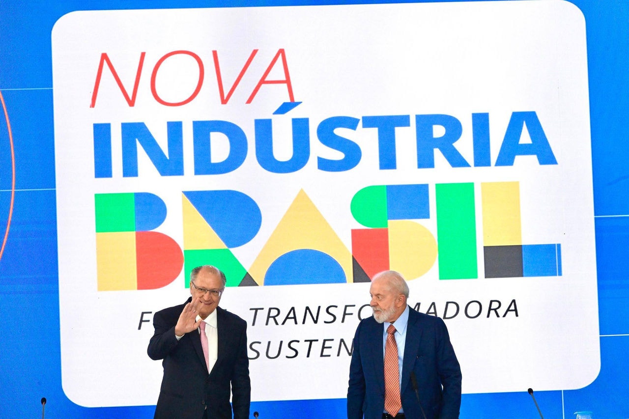 Presidente Lula e o vice-presidente, Geraldo Alckmin, lançaram o programa Nova Indústria Brasil no Palácio do Planalto