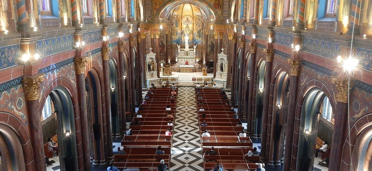 Homenagem às vítimas da Covid-19 marca reabertura da igreja São José
