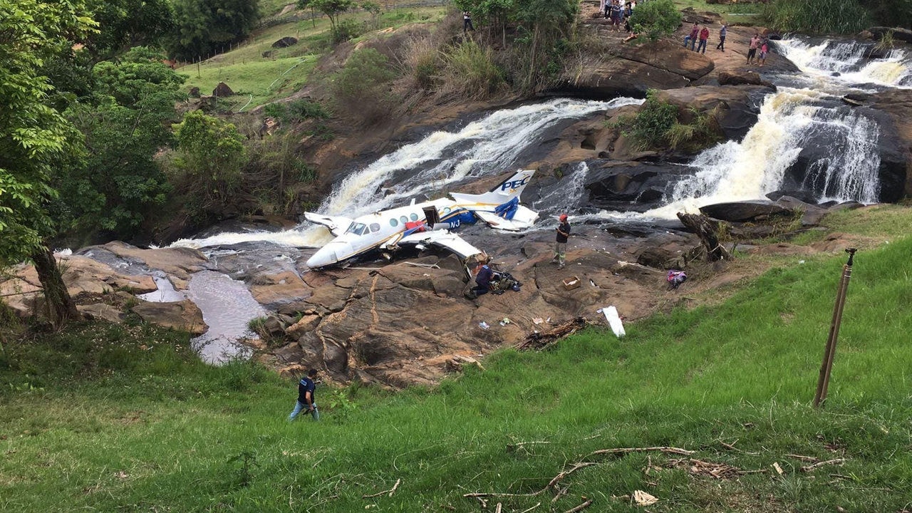 Local da queda do avião com Marília Mendonça