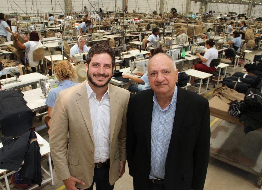 O diretor comercial e de marketing da Citerol, André Wakil; e o presidente da indústria de uniformes, René Wakil Júnior