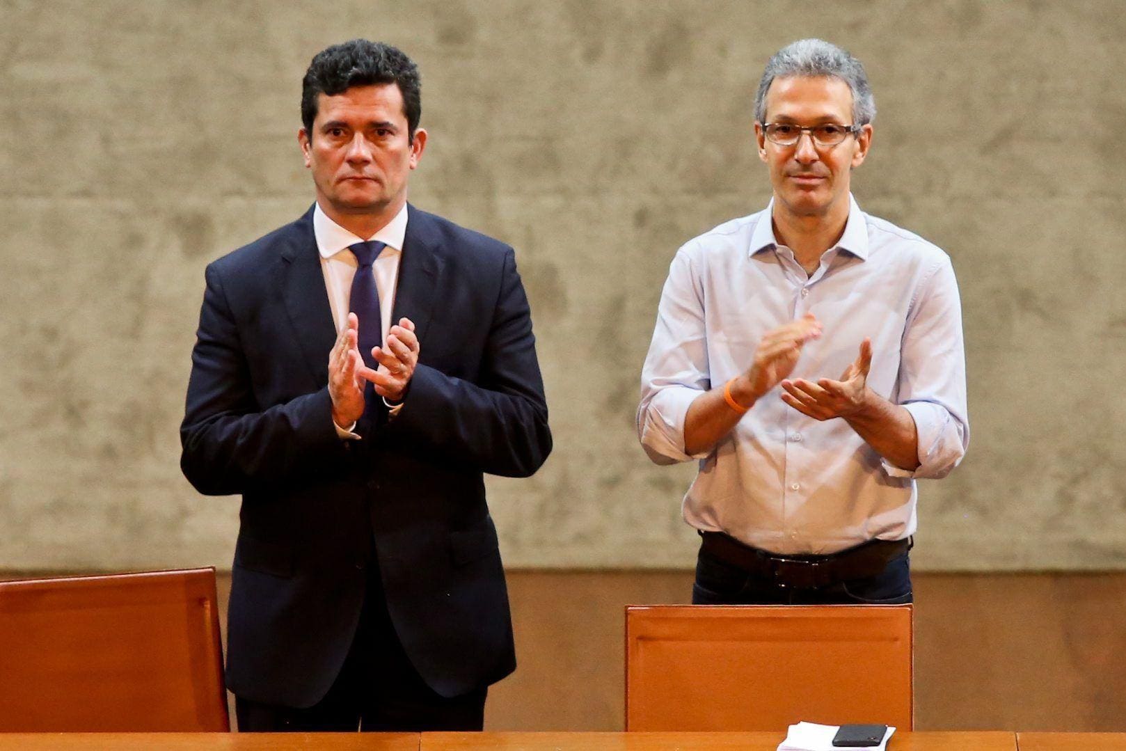 Politica - Do dia - Vespasiano MG
Governador do Estado Romeu Zema juntamente com o secretario de seguranca publica General Mario Araujo e o Ministro de Justica Sergio Moro tratam sobre politicas de combate ao crime na Cidade Administrativa

FOTO: MARIELA G