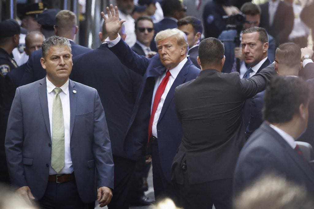 Trump chega para prestar depoimento à Justiça