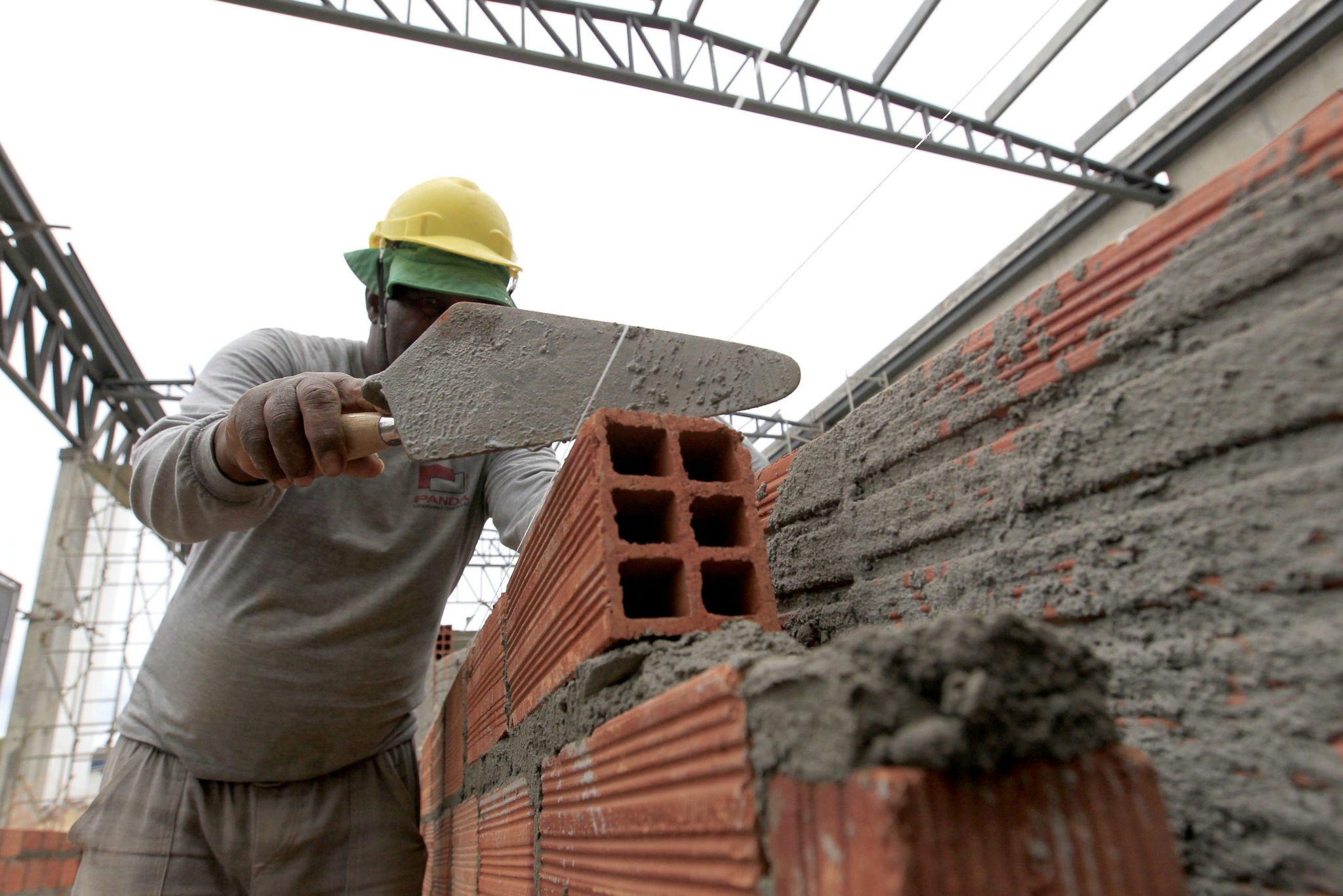 Construtora flagrada pagando R$4.000 por fora terá que oficializar valor na carteira