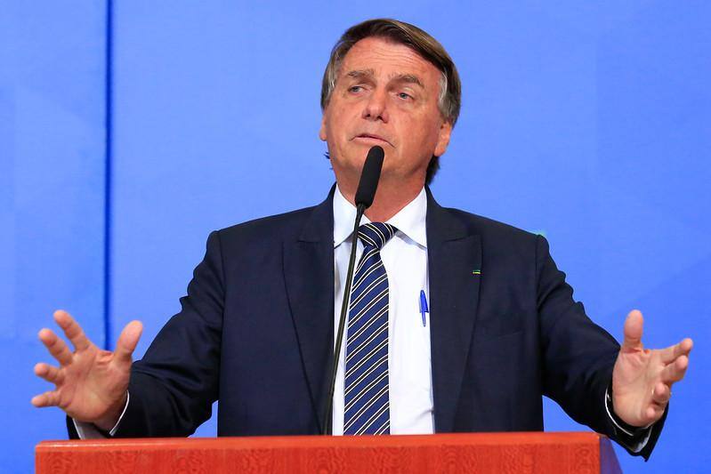 Bolsonaro em discurso na quarta-feira (27), em ato político no Palácio do Planalto com deputados governistas