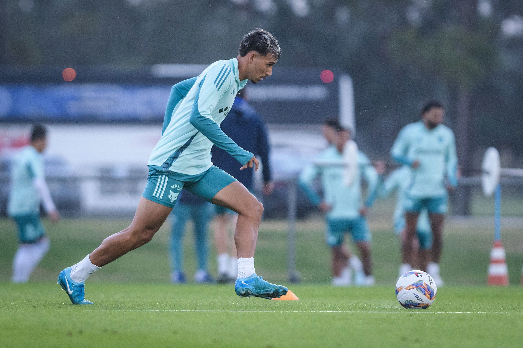 João Wellington tem 21 anos e é cria da Toca