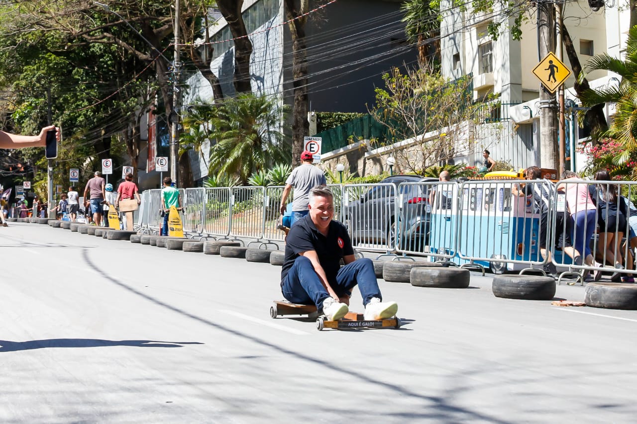 Prefeito de Belo Horizonte, Álvaro Damião (União Brasil), durante corrida de carrinho de rolimã