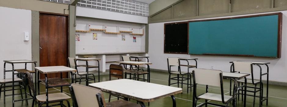 escola estadual em Minas - pandemia - sala vazia