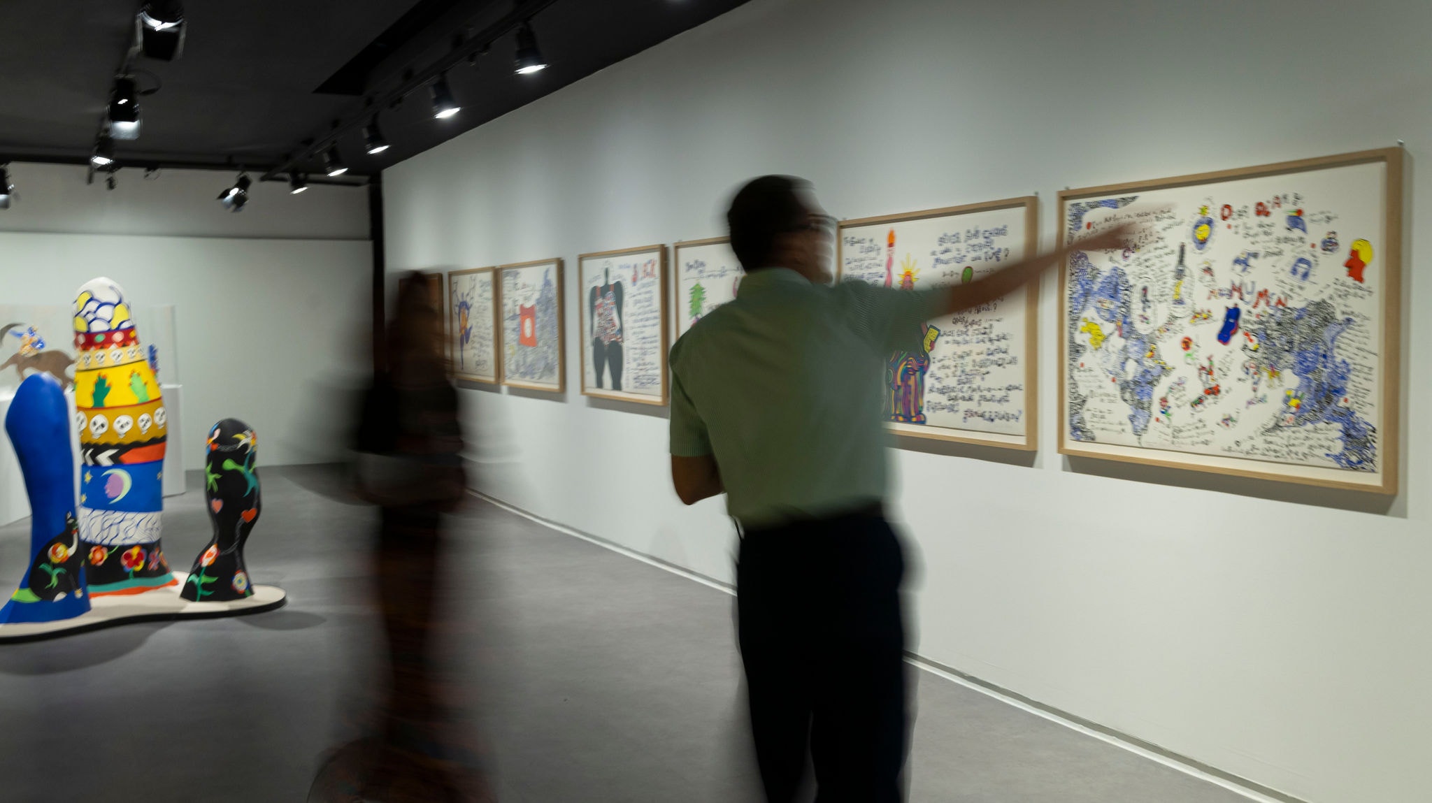 'Niki de Saint Phalle. Sonhos de Liberdade' reúne 67 obras e fica em cartaz até novembro na Casa Fiat