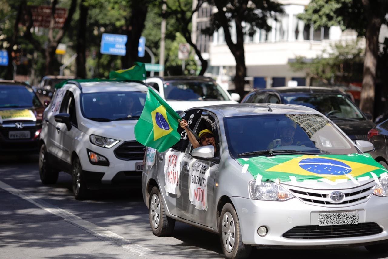 Carreata cobra flexibilização do isolamento social em BH