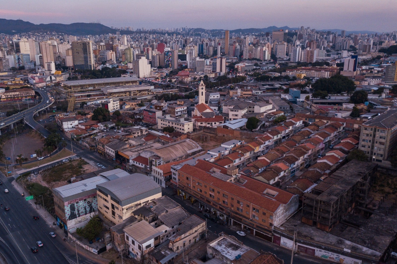 Prefeitura pretende alterar normas para flexibilizar as normas para construção de edificações na região da Lagoinha; bairro é um dos mais degradados de BH