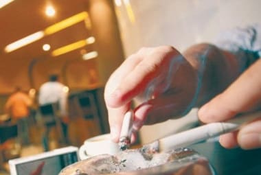 Pesquisador Jeffrey Drope defende aumento de impostos sobre cigarro para reduzir consumo e aumentar receita para tratar efeitos nocivos à saúde