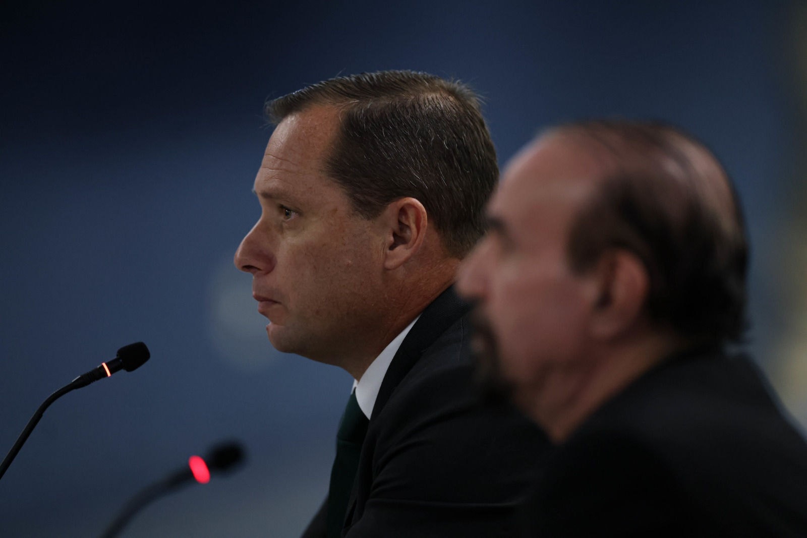 Segundo reportagem, Mauro Cid, ex-ajudante de ordens de Bolsonaro, teria trocado mensagens com pessoas próximas por meio de rede social