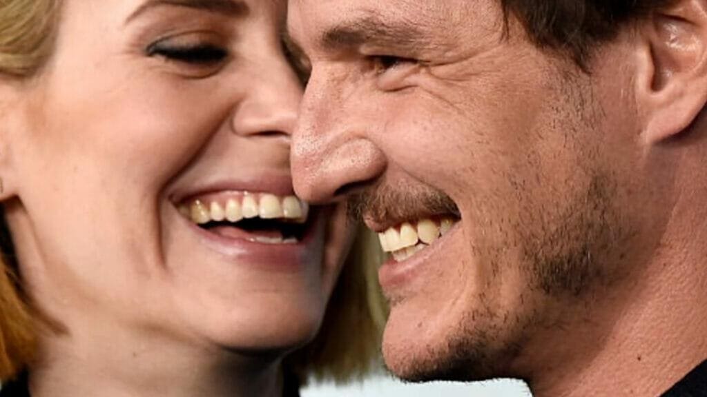 Sarah Paulson uma vez deu a Pedro Pascal seu salário, para que ele pudesse comer