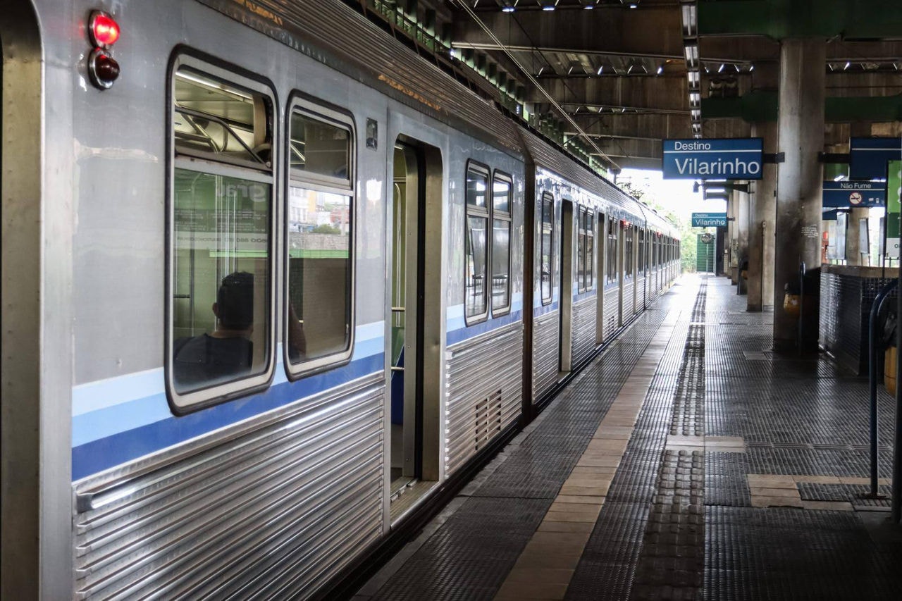 Todas as estações de metrô da região metropolitana de Belo Horizonte foram fechadas por volta de 8h40 desta terça-feira (15 de agosto) O motivo é um apagão que atinge a Grande BH e vários outros Estados pelo país