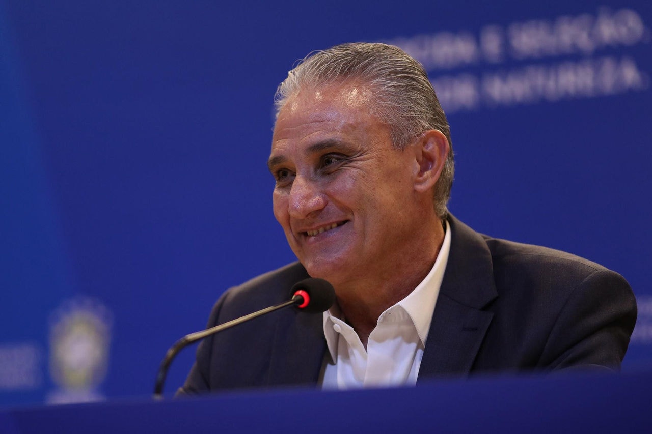 O técnico afirmou que a obrigação de vencer em casa também se deve à frustrada campanha do time na Copa do Mundo