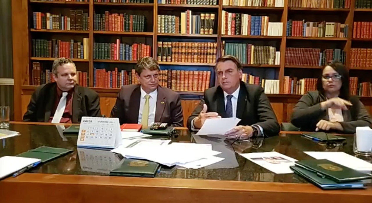 Bolsonaro anuncia isenção de impostos federais