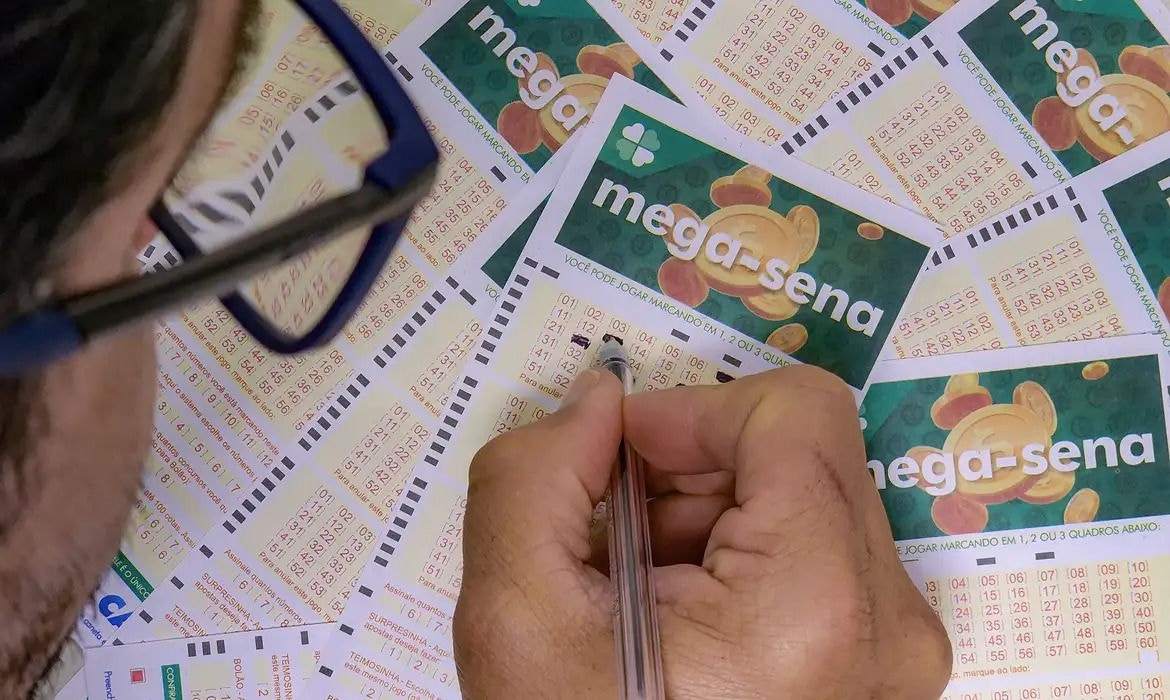 Mega Sena é sorteada pela Caixa Econômica Federal