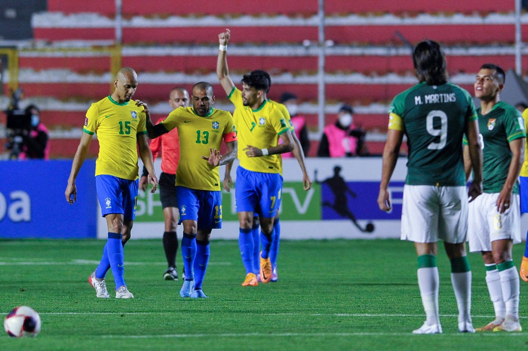Lucas Paquetá comemora o primeiro gol do Brasil contra a Bolívia